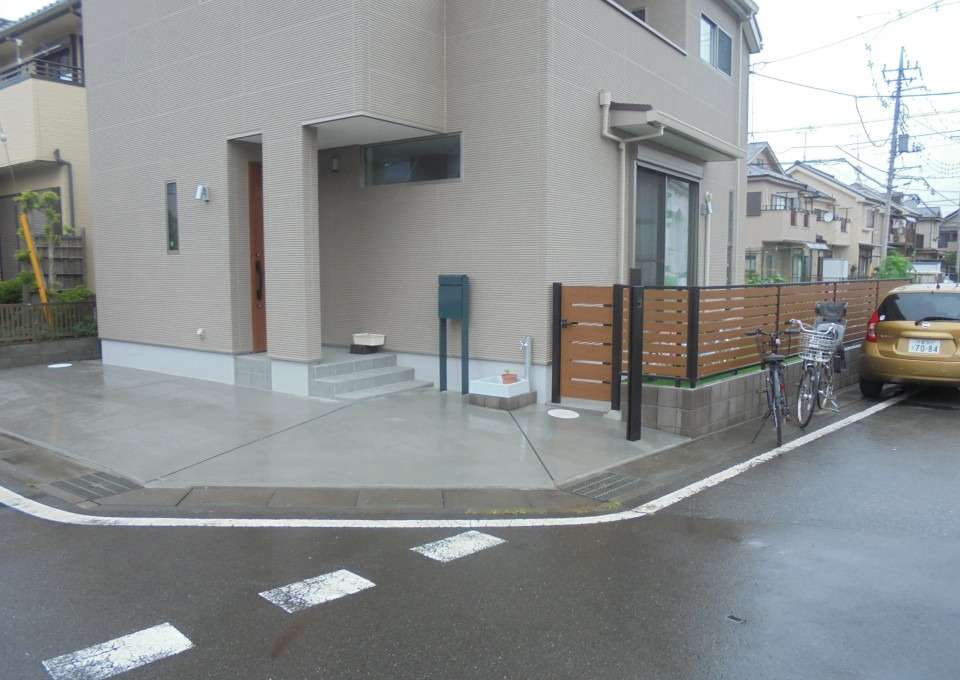 埼玉県 上尾市 新築エクステリア工事　目隠しフェンスと人工芝のお庭